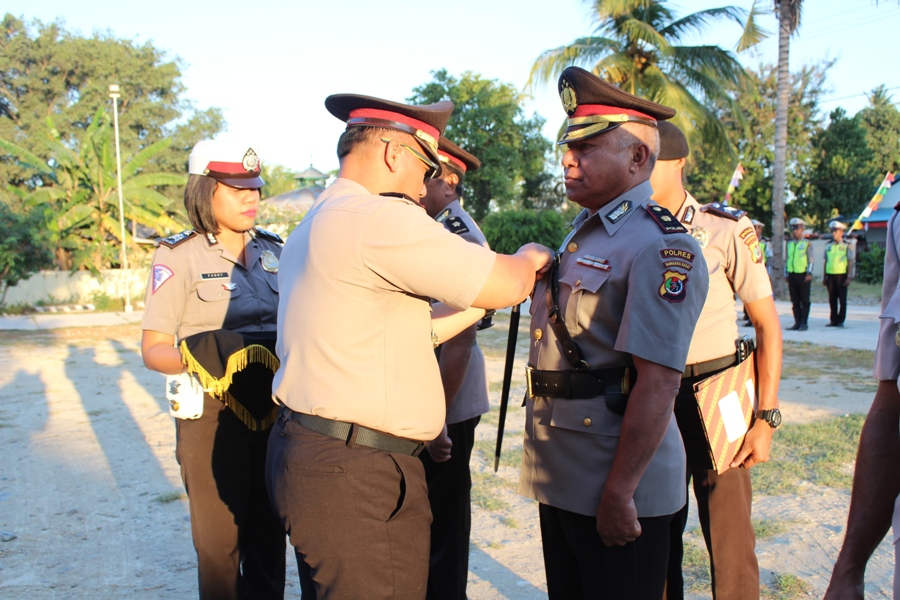 Jabatan Wakapolres dan Kabag Ops Polres Sumba Timur resmi diserah terimakan