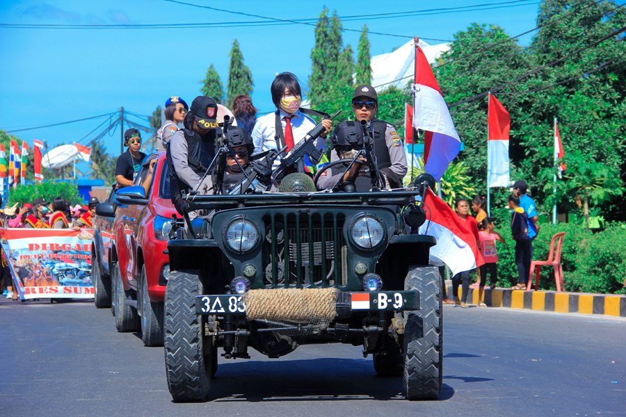 Polres Sumba Timur dan Bhayangkari meriahkan Karnaval Pembangunan kabupaten Sumba Timur