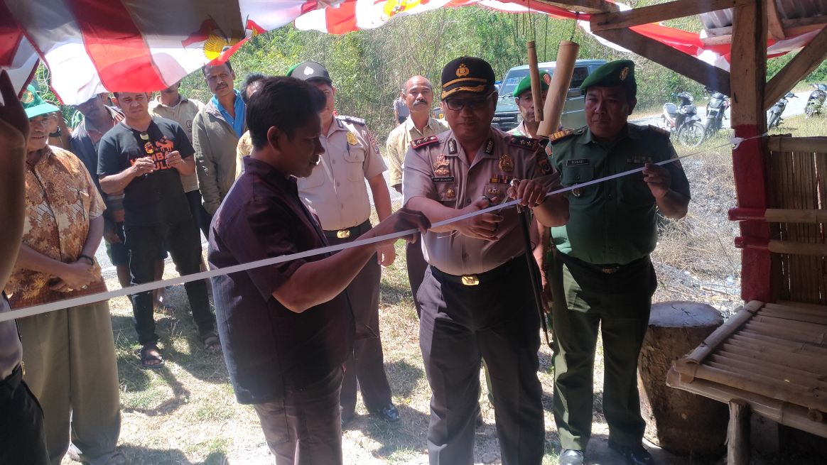 Polisi peduli siskamling, Kapolres Sumba Timur resmikan Pos Kamling di kecamatan Kota Waingapu