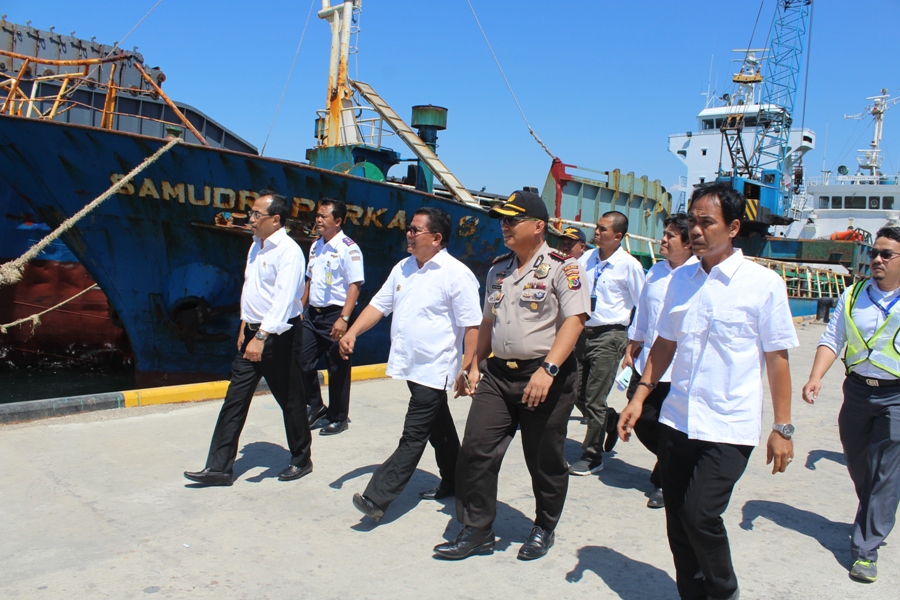 Kunker ke Sumba Timur, Menteri Perhubungan berharap pelabuhan di Waingapu semakin banyak didatangi kapal dan semakin singkat waktu berlabuhnya