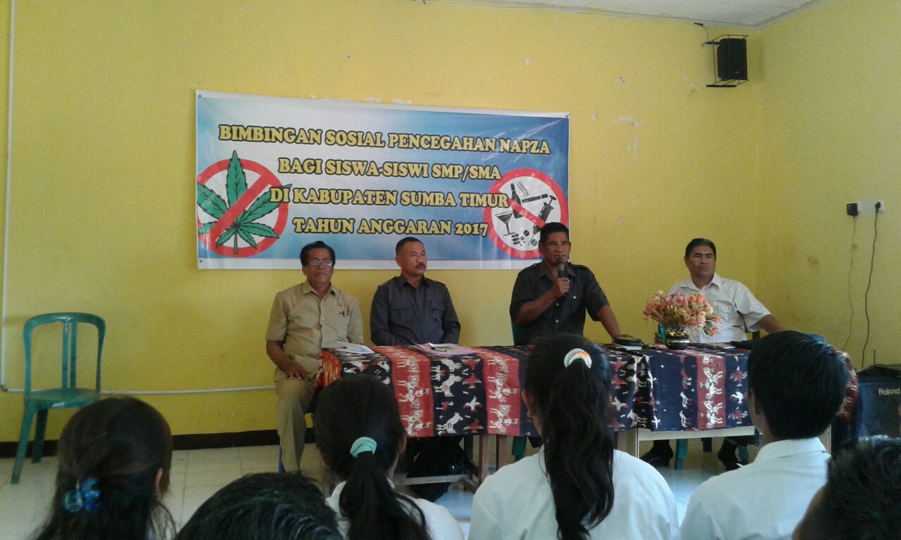 Bersama tim terpadu Dinsos. Satresnarkoba Polres Sumba Timur, sosialisasi bahaya narkoba dan kenakalan remaja