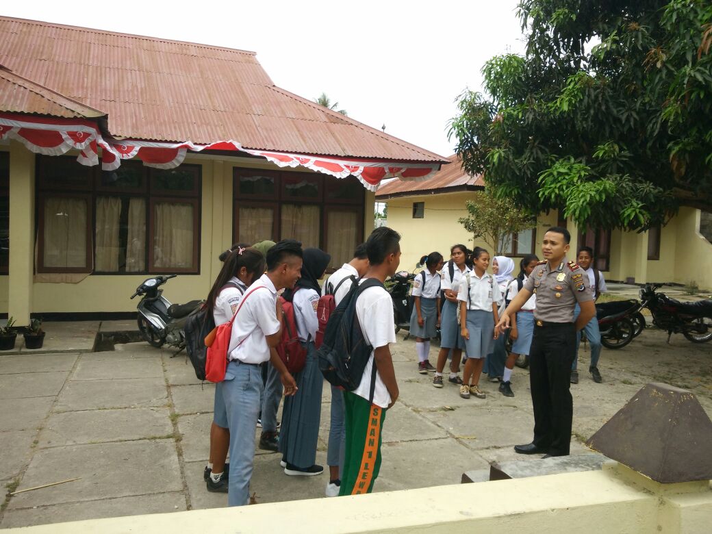 Tingginya angka kecelakaan lalu-lintas pada usia remaja, Kapolsek Lewa imbau pelajar untuk tertib berlalulintas