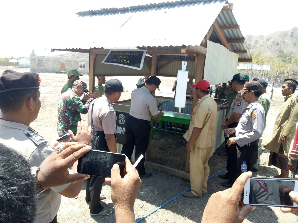 Kunjungi pulau terluar, Kapolres Sumba Timur resmikan Pos Kamling