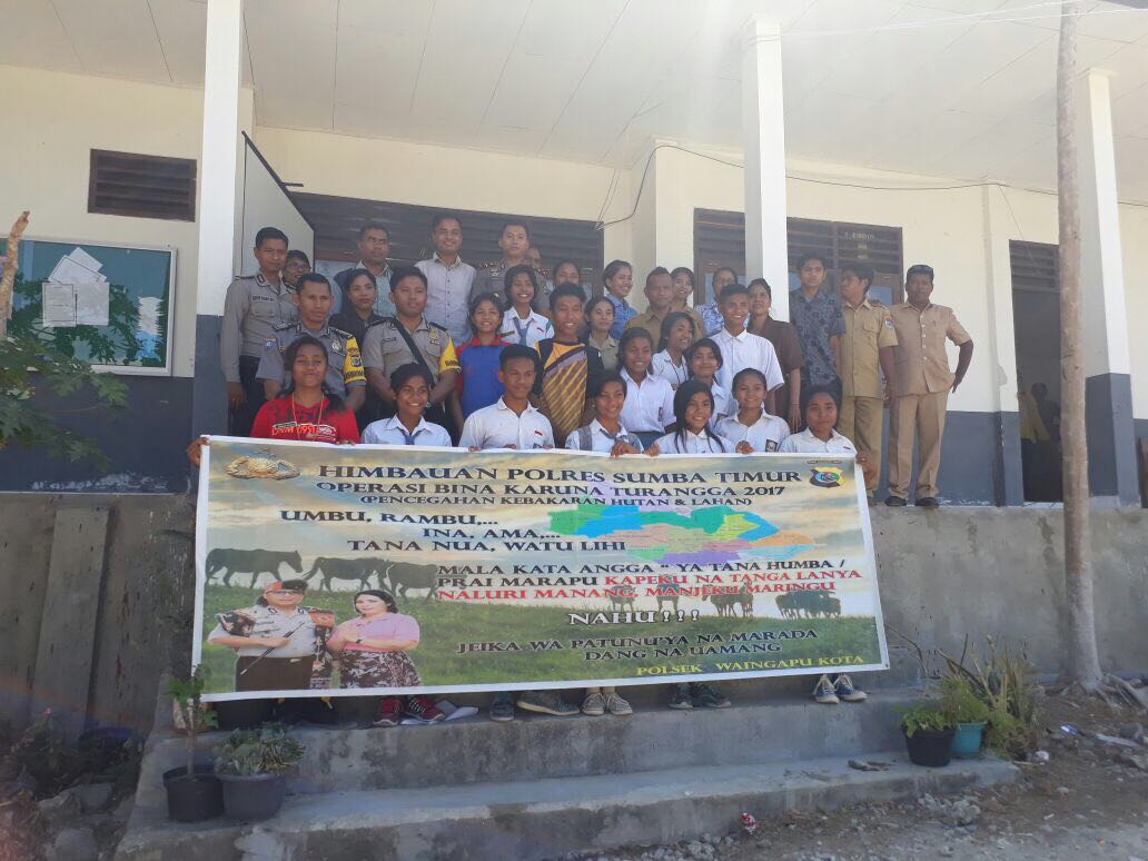 Gandeng Bhabinkamtibmas, Kapolsek Waingapu Kota gelar sosialisasi Karhutla di Sekolah SMA Negeri 1 Kambera