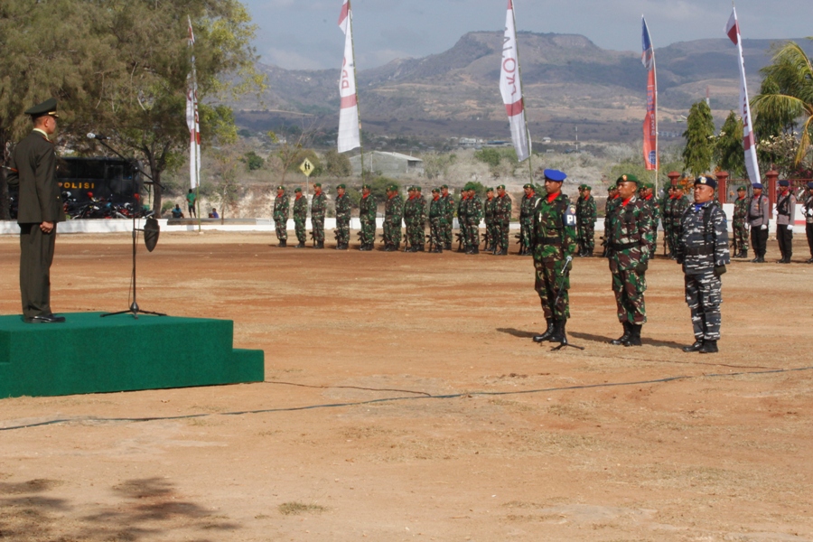 Kapolres Sumba Timur dan jajaran hadiri upacara HUT TNI ke 72