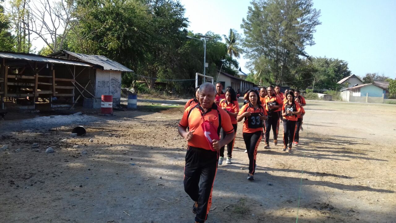 Bagsumda Polres Sumba Timur jaga kesehatan dan kebugaran anggota melalui Tes Samjas