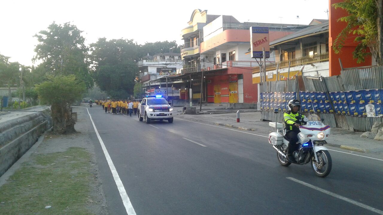 Satlantas Polres Sumba Timur kawal ketat pelaksanaan jalan santai bersama Hari Kesehatan Nasional ke 53