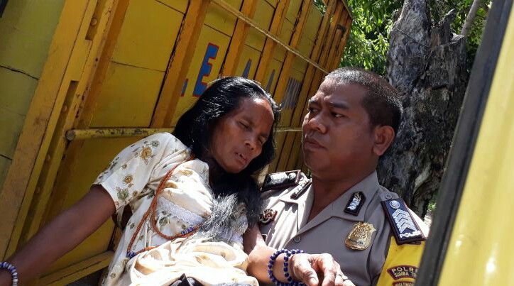 Quick Respons, Bhabinkamtibmas Matawai evakuasi korban kecelakaan