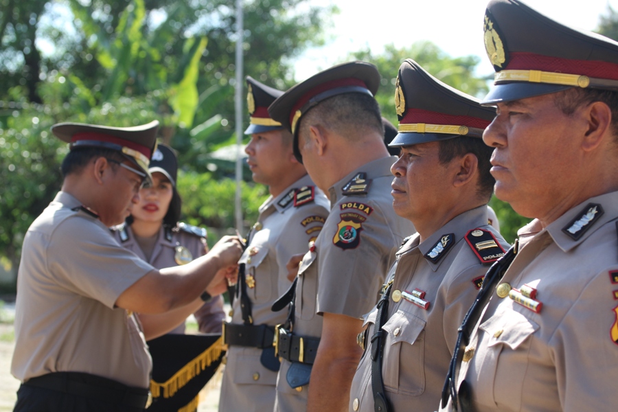 Disela serah terima jabatan Kasat Reskrim dan Kapolsek Pandawai, Kapolres beri penghargaan bagi anggota berprestasi