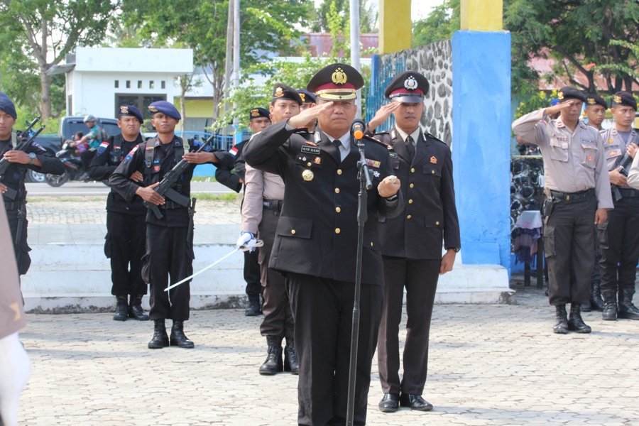 Kapolres Sumba Timur pimpin Ziarah di TMP Umbu Ndawa Kareuk peringati Hari Pahlawan