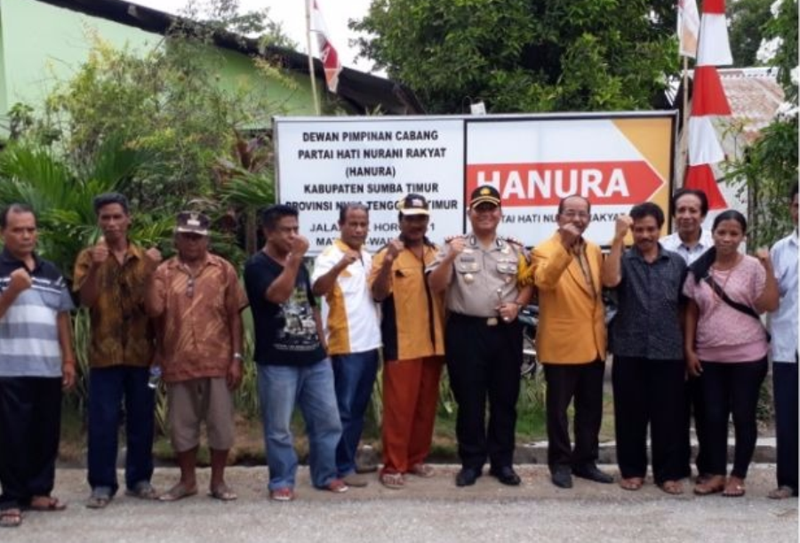 Ciptakan suatu image bahwa politik itu suci, Pesan Kapolres Sumba Timur saat menyambangi  sekretariat DPC Partai HANURA Sumba Timur