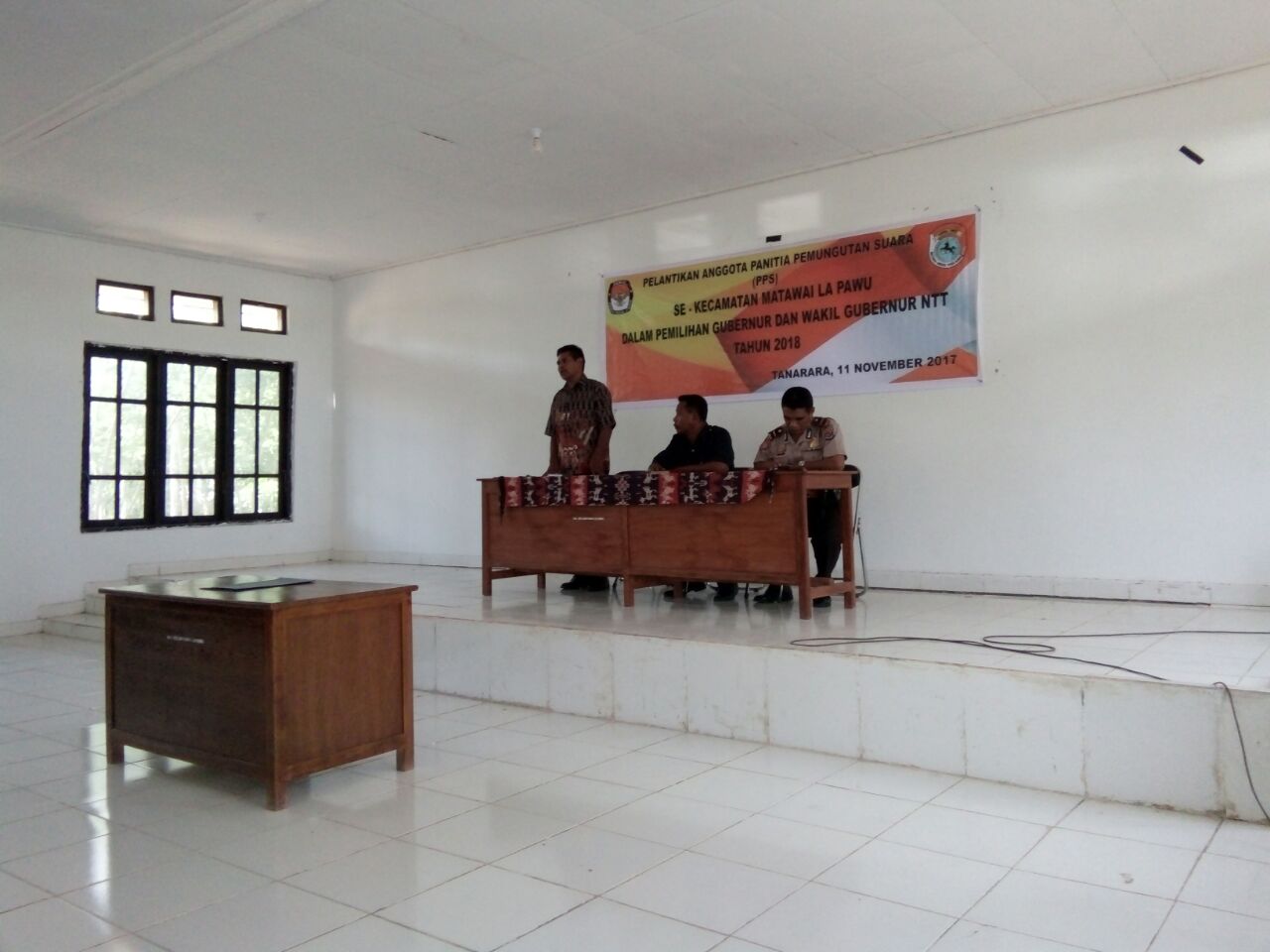 Selalu berpedoman pada Semboyan Pemilu yakni LUBER dan JURDIL, pesan Kapolsek Matawai Lapawu saat menghadiri pelantikan anggota PPS kecamatan