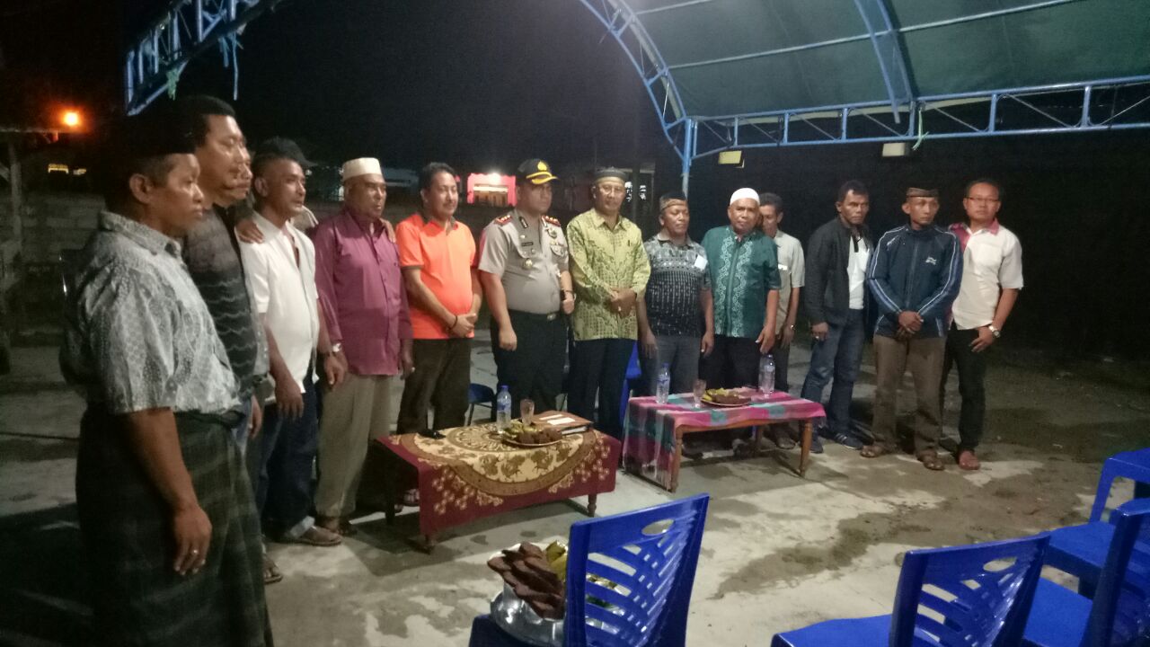 Solid dan tetap menjaga persatuan kamtibmas serta kerukunan beragama, pesan Kapolres Sumba Timur saat sambangi warga paguyuban Bima Dompu