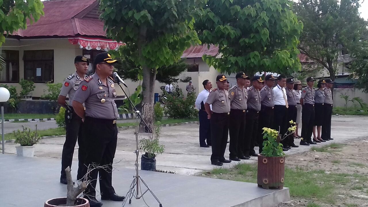 Kapolres Sumba Timur ajak anggota untuk kerja keras, kerja cerdas, kerja ikhlas dan kerja maximal