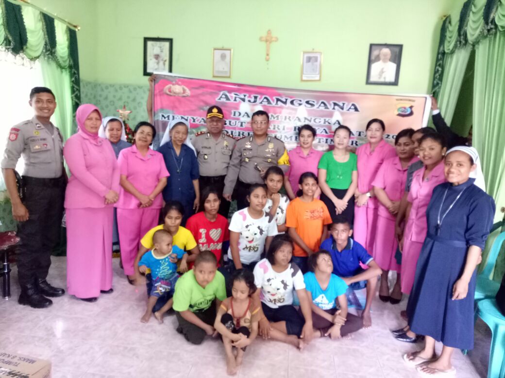 Wujud Kasih, Polres Sumba Timur Berbagi Dengan Panti Asuhan
