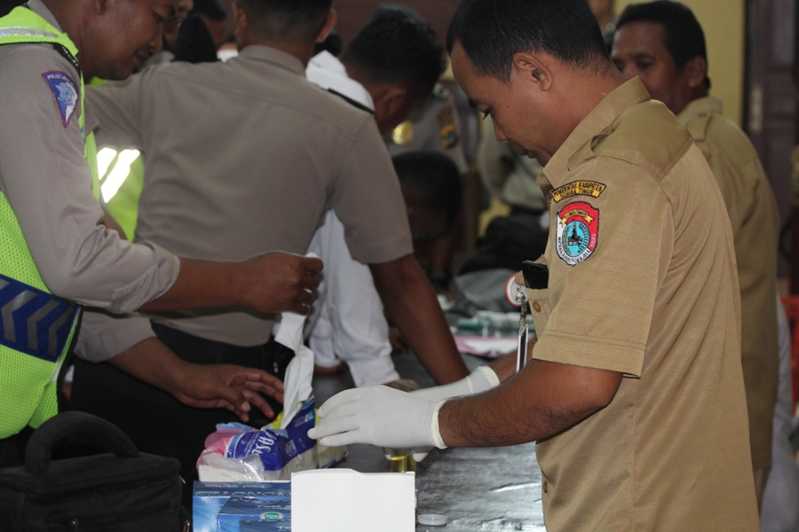 Mendadak, ratusan personel Polres Sumba Timur jalani tes urine