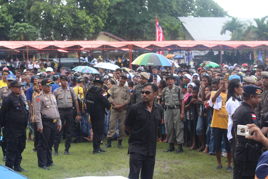 Polres Sumba Timur dan Brimob Subden 3 Den A Pelopor Sumba Amankan Kegiatan Deklarasi Paslon Victory-Joss