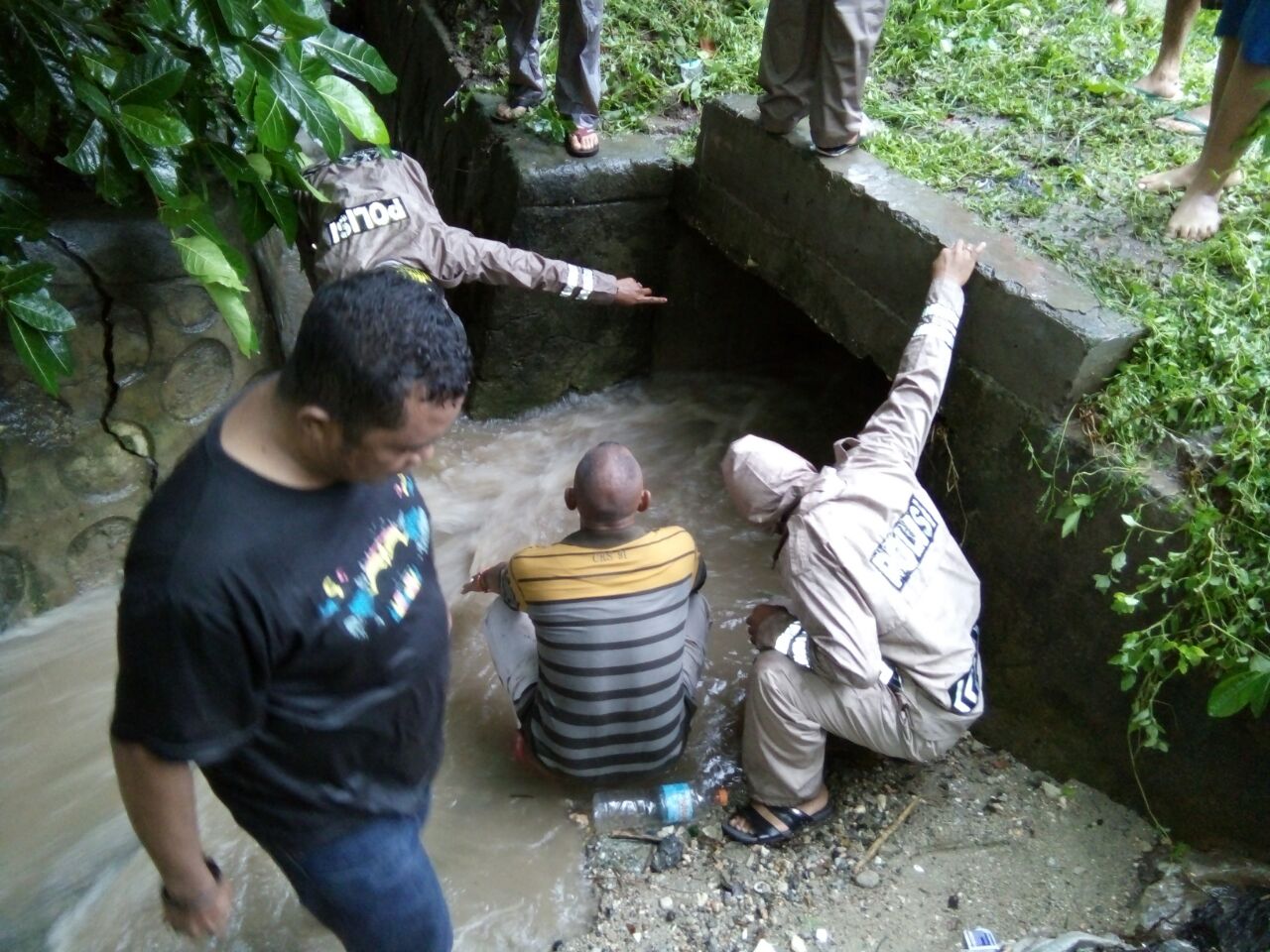 Kakak Beradik Terseret Banjir, Seorang Ditemukan Meninggal Dunia