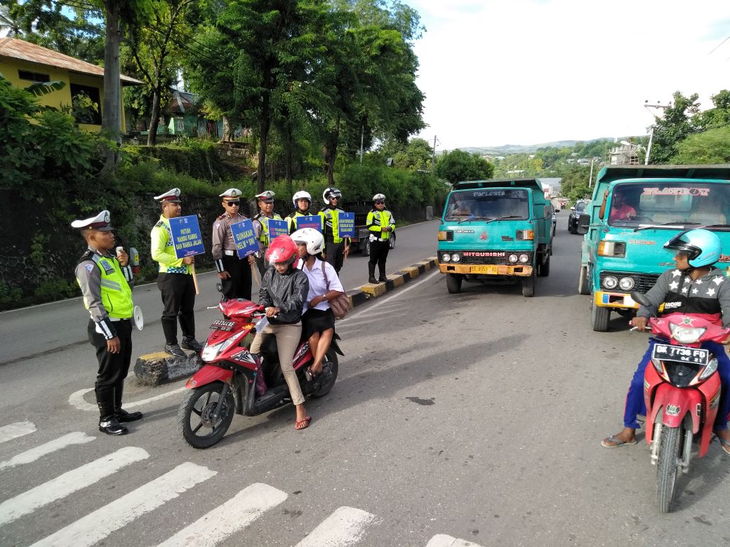 Satlantas Polres Sumba Timur Gunakan Media Pendukung Untuk Sampaikan Pesan Keselamatan Berlaluluntas