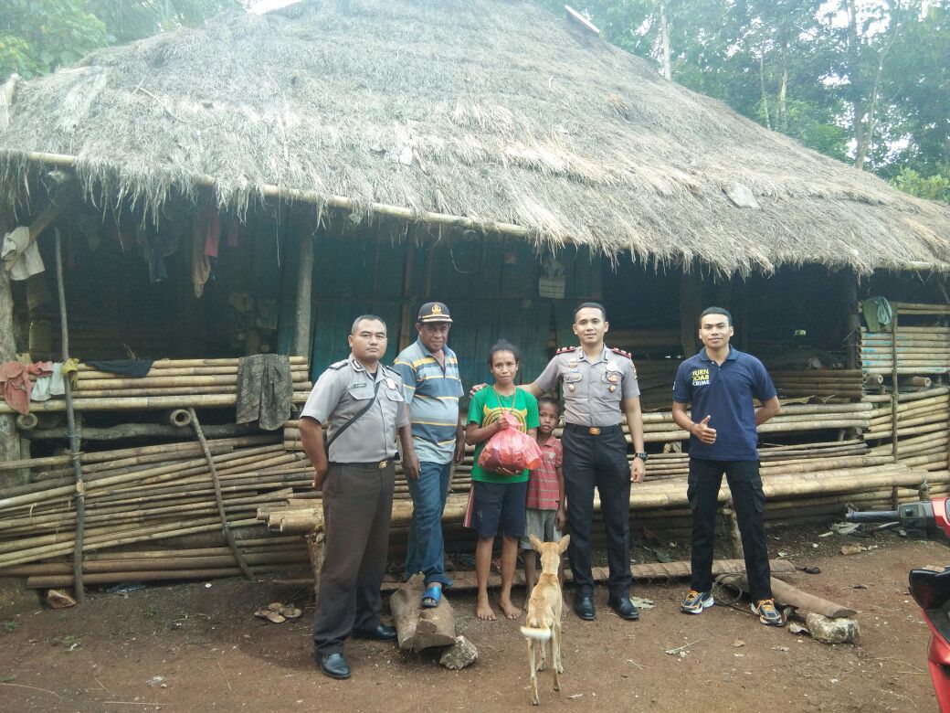 Berbagi Kasih Dengan Warga Desa Kangeli