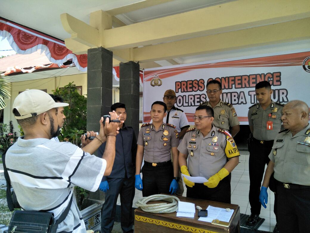 Polres Sumba Timur Amankan AWT Pelaku Penggelapan BBM Jenis Pertalite