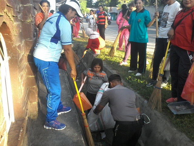 Sambut Hari Kartini, Satbinmas Polres Sumba Timur dan Bhayangkari Gelar Baksos