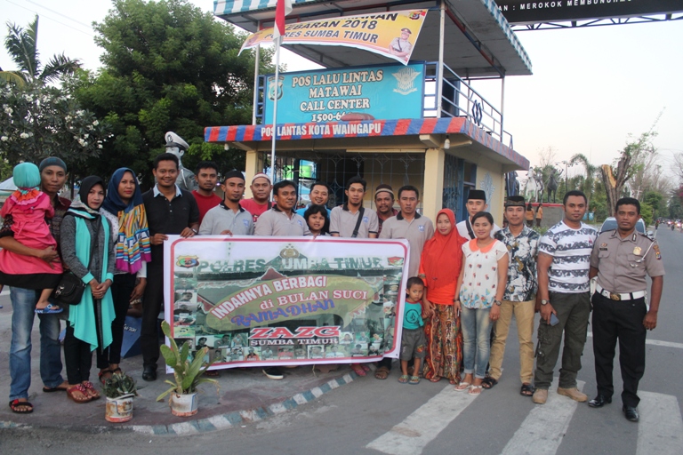 Isi Kegiatan Positif di Bulan Ramadhan, Komunitas ZAZg Sumba Timur Bagi-bagi Takjil Gratis