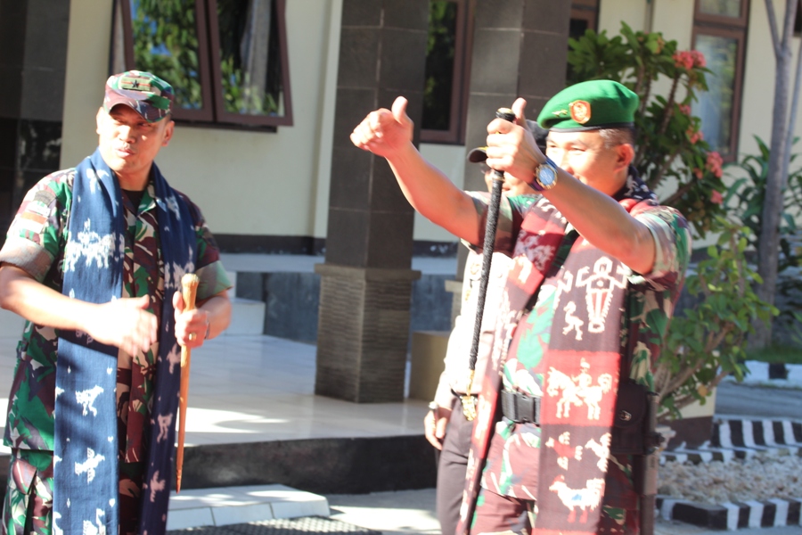 Apresiasi Dua Jempol Diberikan Pangdam IX Udayana Atas Kekompakan Dan Sambutan Dari Personel Polres Sumba Timur