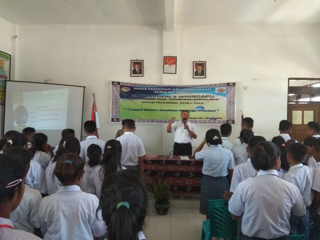 Manfaatkan MPLS Di Sejumlah Sekolah, Satnarkoba Polres Sumba Timur Gelar Penuyuluhan Bahaya Narkoba Dan Ancaman Pidananya