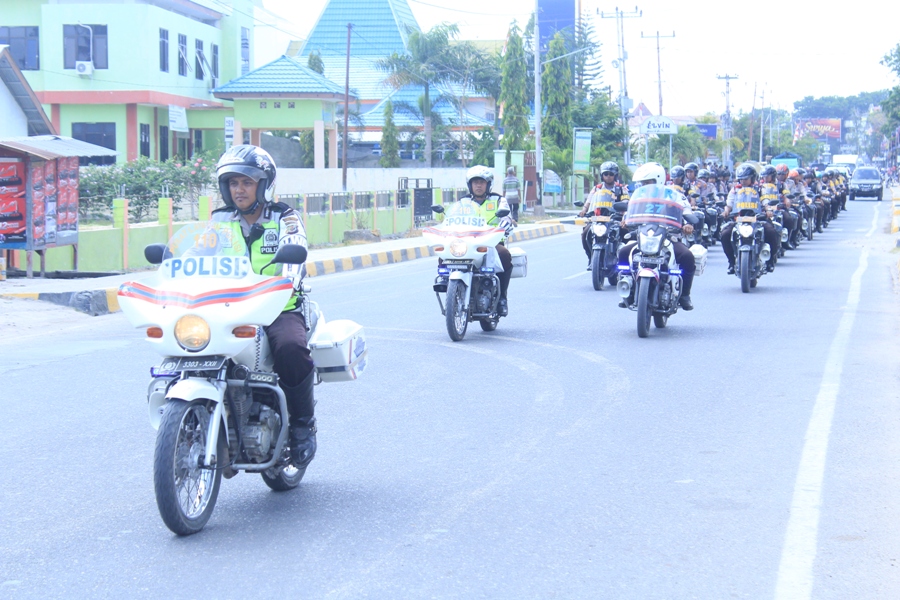 Polres Sumba Timur Laksanakan Penggelaran Kekuatan Melalui Show Off Force