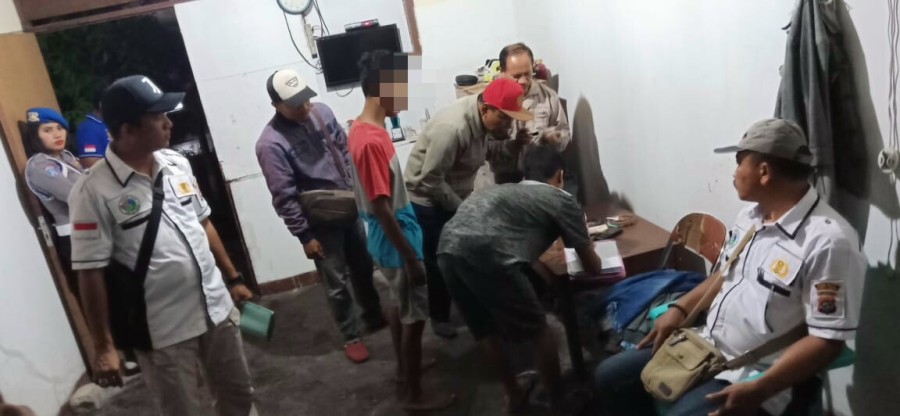 Satresnarkoba Polres Sumba Timur Gelar Razia Kos-kosan, Sejumlah Penghuni Kos Dites Urine