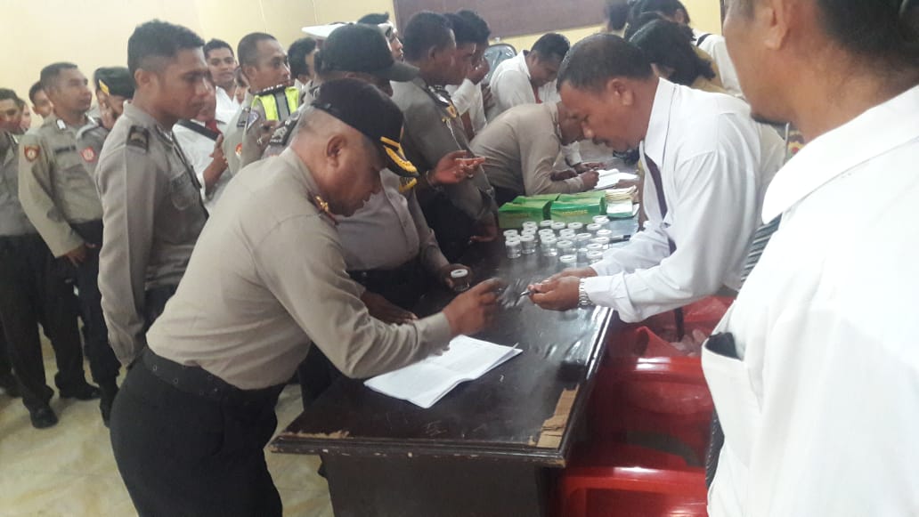 Tes Urine Anggota Polres Sumba Timur, AKBP Victor M. T. Silalahi, SH, MH : Sebelum Bertindak, Polisi Harus Bersih Dari Narkoba