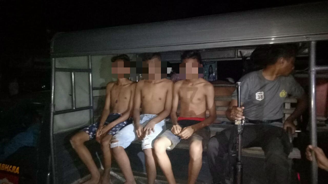 Patroli Malam, Tim Rajawali Polres Sumba Timur Amankan Kelompok Pemuda Mabuk Yang Lempari Rumah Warga