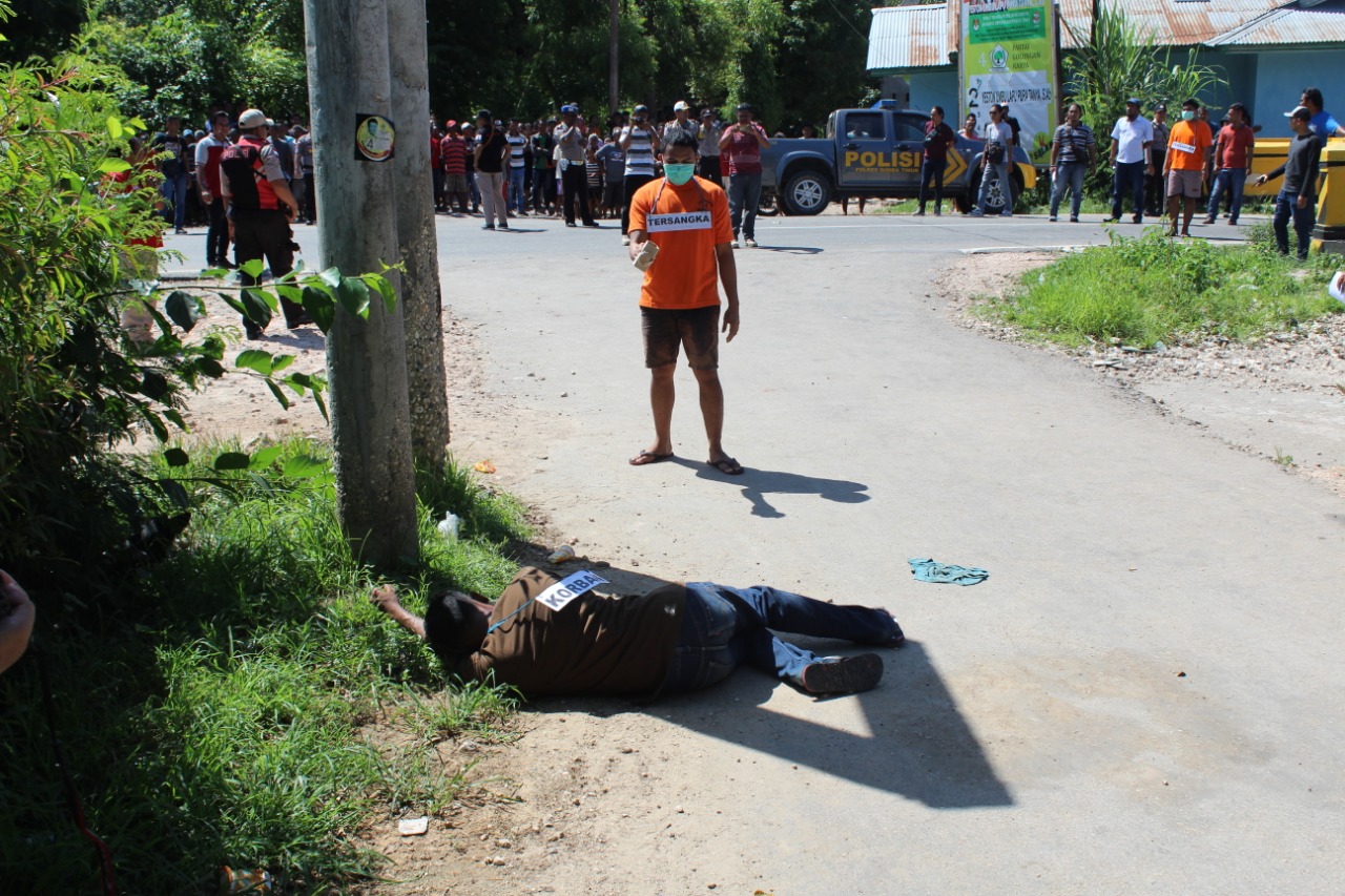 Polres Sumba Timur Gelar Rekontruksi Kasus Tawuran Kawangu Yang Mengakibatkan 1 Korban Meninggal