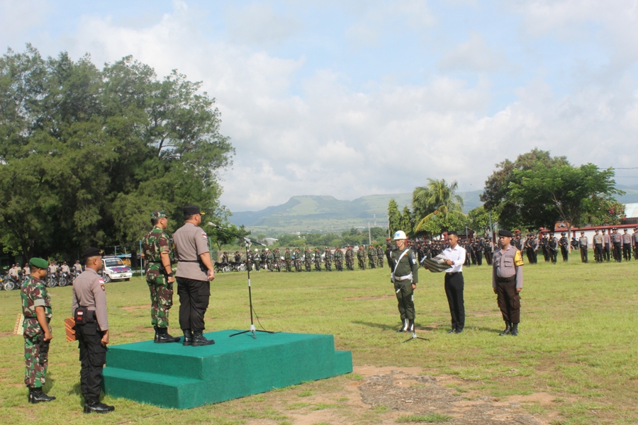 Ikrar Bersama Masyarakat Kabupaten Sumba Timur Dalam Mendukung Tugas TNI-Polri