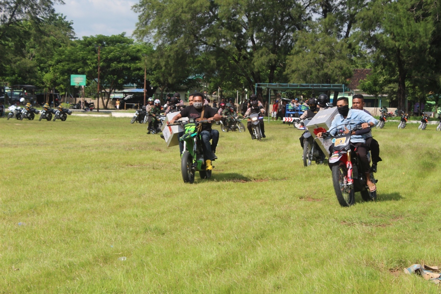 TNI-Polri di Sumba Timur Perankan Adegan Simulasi Pengamanan Pemilu