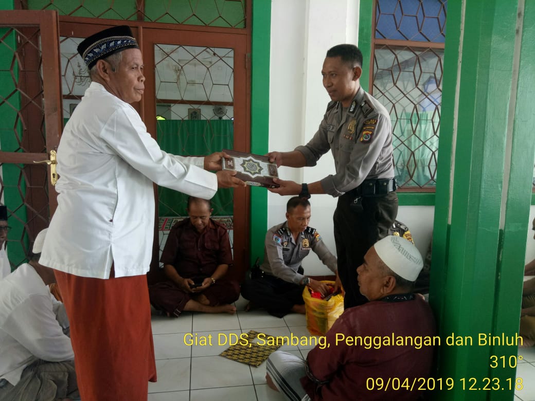 Kunjungi Masjid, Satbinmas Polres Sumba Timur Berikan Ajakan Untuk Tidak Golput Pada Pemilu 2019