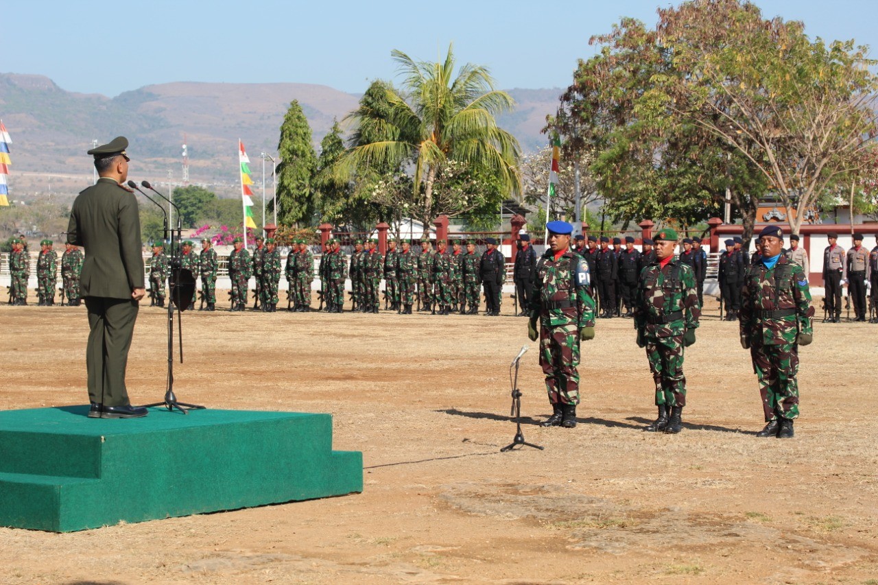 Polres Sumba Timur Ikut Upacara HUT TNI Ke 74