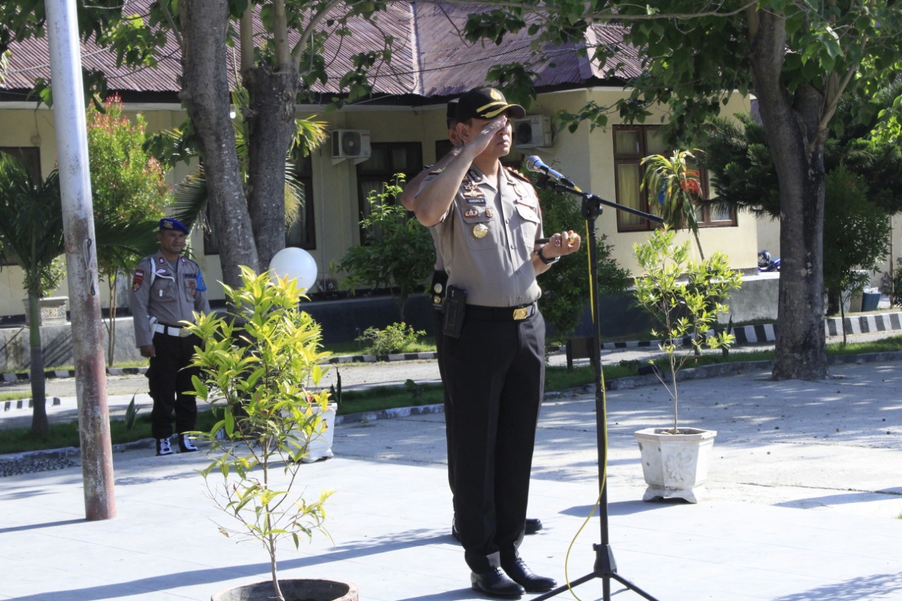 Pimpin Apel Perdana, Pesan Kapolres Sumba Timur Agar Polisi Jangan Bergaya Hidup Mewah