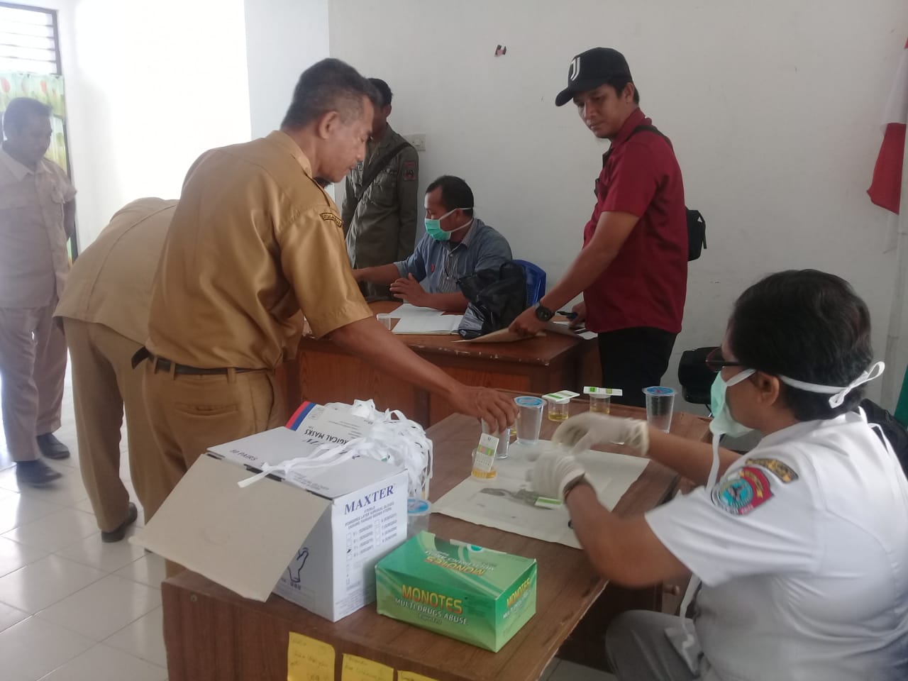 Satnarkoba Bersama Tim P4GN Lakukan Tes Urine Kepada ASN di Lingkungan Pemkab Sumba Timur