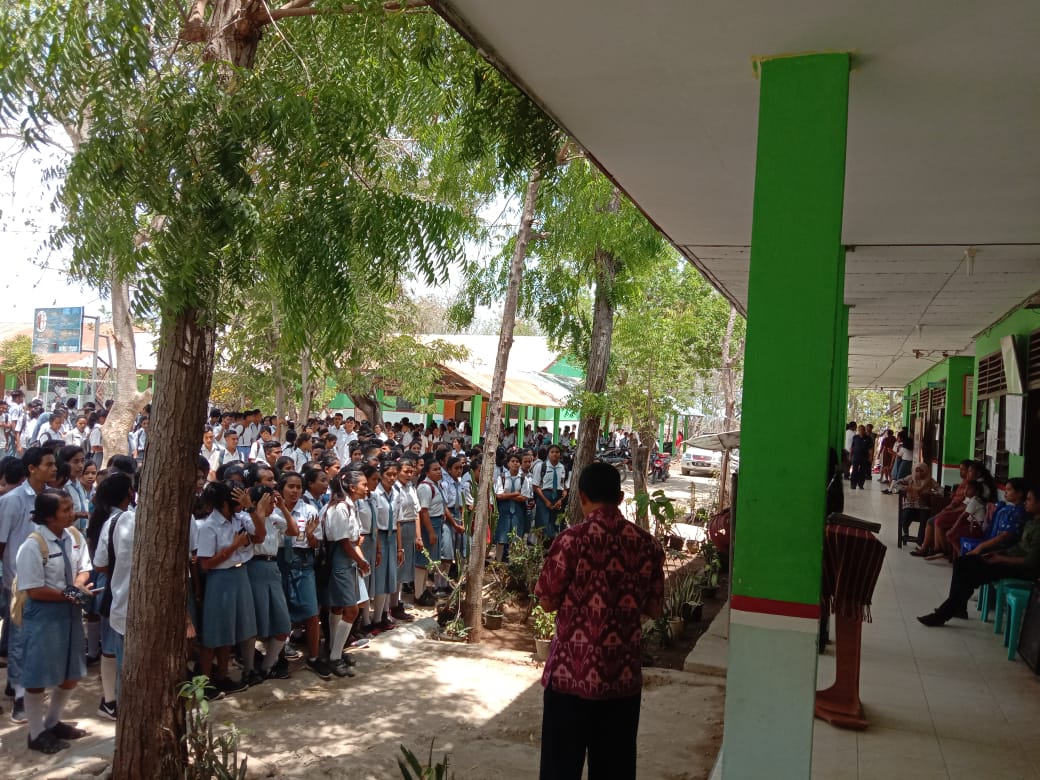 Gebrakan Satnarkoba Polres Sumba Timur dan Tim P4GN, Lakukan Tes Urine di Sekolah