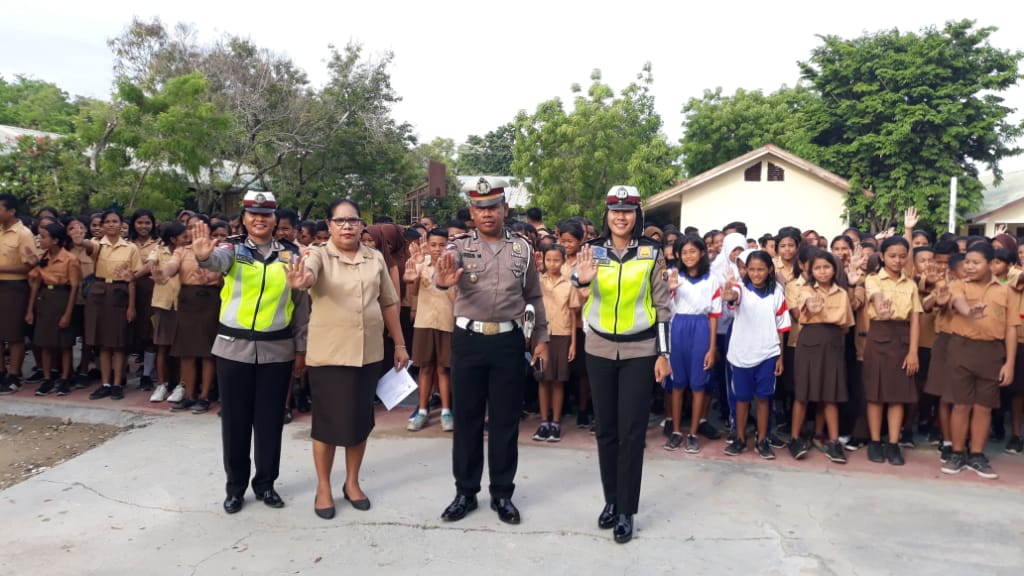 Satlantas Polres Sumba Timur Goes to School, Ini Pesan Kasat Lantas